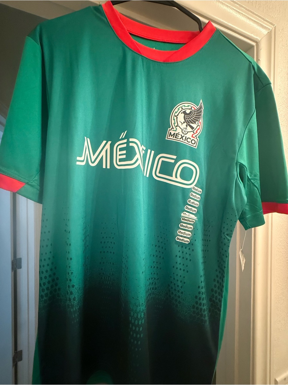 Men’s Medium Mexico Soccer Jersey. Brand new!